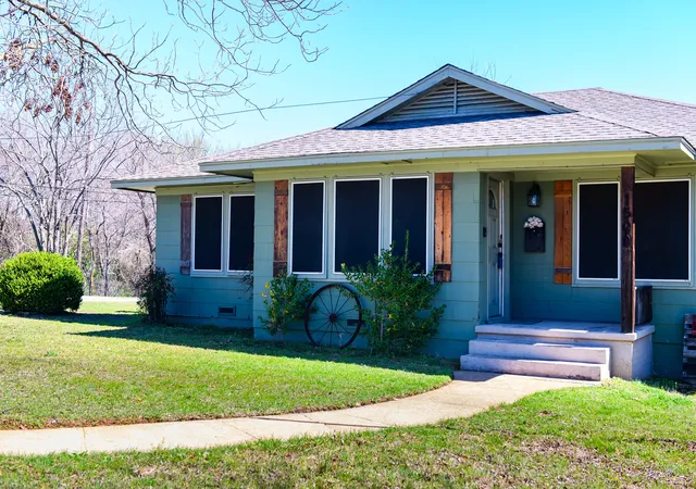 Photo 2 of Single family home for sale at 1500 S Scullin Ave, Denison, TX 75020 | MLS# 21207579 | Listing updated on 2026-09-14