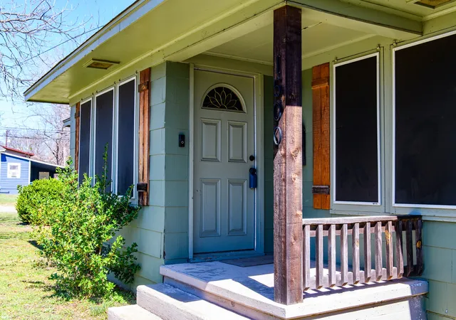 Photo 3 of Single family home for sale at 1500 S Scullin Ave, Denison, TX 75020 | MLS# 21207579 | Listing updated on 2026-09-14