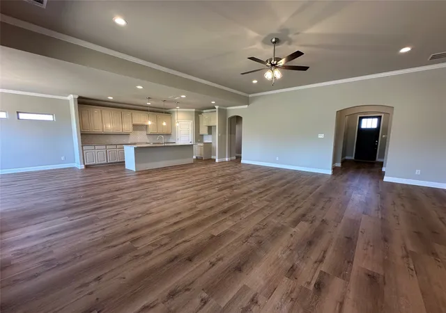 Photo 4 of Single family home for sale at 2009 Belle Lagos Ln, Cleburne, TX 76033 | MLS# 21207948 | Listing updated on 2026-09-12