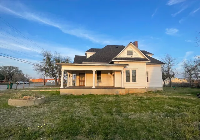 Photo 2 of Single family home for sale at 215 W Main St, Lometa, TX 76853 | MLS# 21206462 | Listing updated on 2026-09-09