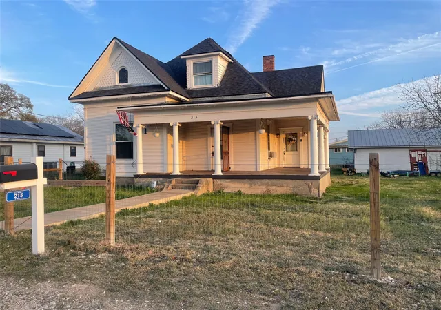 Photo 3 of Single family home for sale at 215 W Main St, Lometa, TX 76853 | MLS# 21206462 | Listing updated on 2026-09-09