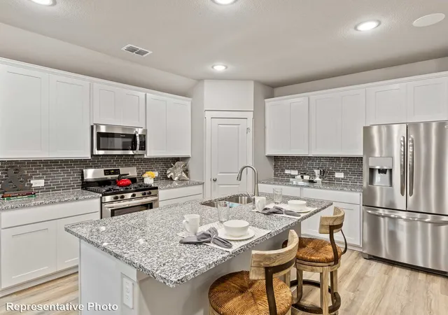 Photo 2 of Sale Pending at 134 Patrick Henry Dr, Venus, TX 76084 | MLS# 21208045 | Listing updated on 2026-07-31
