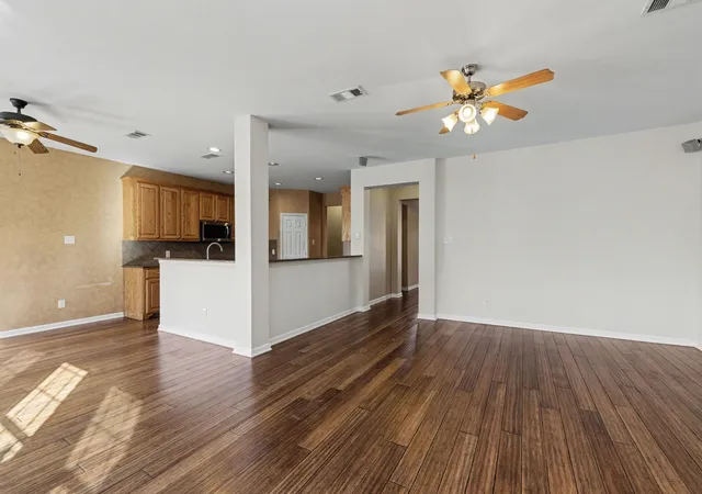 Photo 4 of Single family home for sale at 2109 Glen Manor Rd, Corinth, TX 76208 | MLS# 21208111 | Listing updated on 2026-10-06
