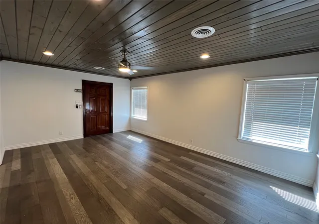 Photo 4 of Single family home for sale at 533 E Sears St, Denison, TX 75021 | MLS# 21206951 | Listing updated on 2026-09-29