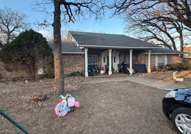 Photo 1 of Single family home for sale at 2301 Turner Wy, Arlington, TX 76001 | MLS# 21207359 | Listing updated on 2026-09-14