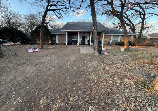 Photo 3 of Single family home for sale at 2301 Turner Wy, Arlington, TX 76001 | MLS# 21207359 | Listing updated on 2026-09-14