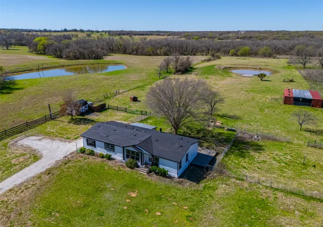 Photo 4 of Manufactured home for sale at 181 Private Road 125, Whitney, TX 76692 | MLS# 21191194 | Listing updated on 2026-07-31