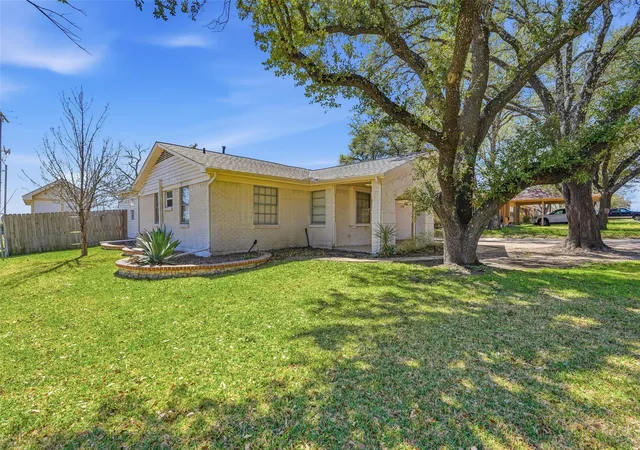 Photo 3 of Single family home for sale at 324 W Grubb Dr, Mesquite, TX 75149 | MLS# 21208445 | Listing updated on 2026-09-13