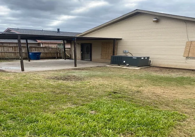 Photo 2 of Sale Pending at 4443 Falls Dr, Dallas, TX 75211 | MLS# 21208478 | Listing updated on 2026-09-08