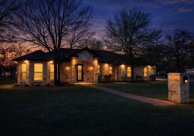 Photo 2 of Single family home for sale at 139 Saddlewood, Waco, TX 76705 | MLS# 21194363 | Listing updated on 2026-09-11
