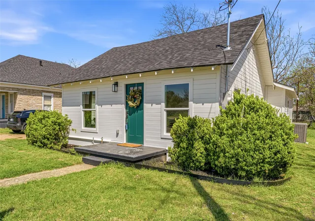 Photo 2 of Single family home for sale at 815 Garrison St, Waco, TX 76704 | MLS# 21208534 | Listing updated on 2026-09-14
