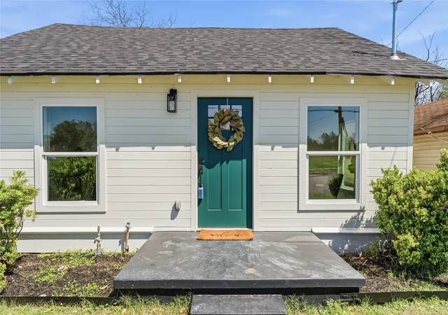 Photo 3 of Single family home for sale at 815 Garrison St, Waco, TX 76704 | MLS# 21208534 | Listing updated on 2026-09-14