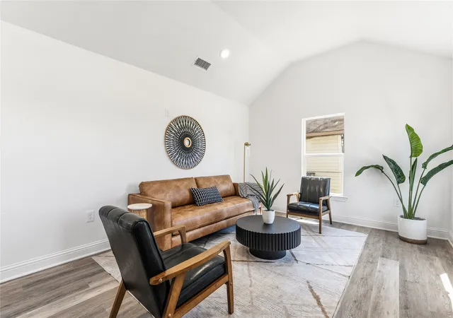Photo 4 of Single family home for sale at 815 Garrison St, Waco, TX 76704 | MLS# 21208534 | Listing updated on 2026-09-14