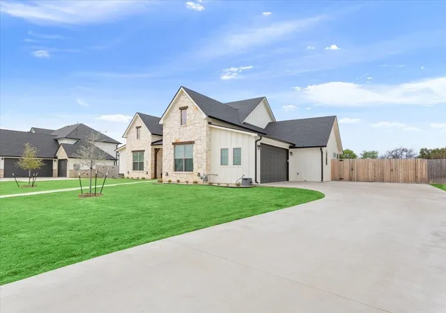 Photo 3 of Sale Pending at 124 Big Catch Ln, Waco, TX 76706 | MLS# 21191963 | Listing updated on 2026-08-02