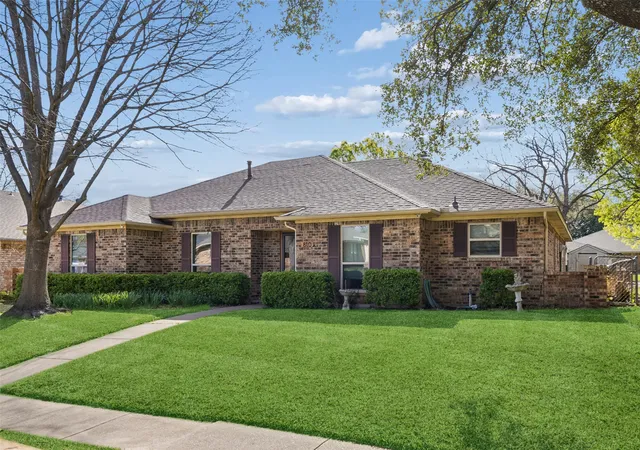 Photo 3 of Single family home for sale at 810 Meadowgate Dr, Garland, TX 75040 | MLS# 21208837 | Listing updated on 2026-09-14