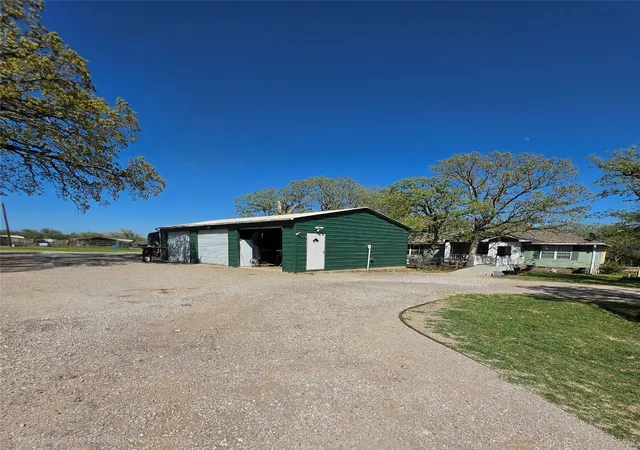 Photo 2 of Single family home for sale at 470 Private Road 3650, Paradise, TX 76073 | MLS# 21205909 | Listing updated on 2026-09-13