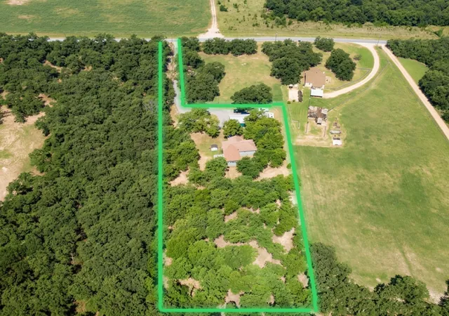 Photo 3 of Single family home for sale at 470 Private Road 3650, Paradise, TX 76073 | MLS# 21205909 | Listing updated on 2026-09-13