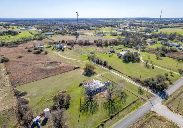 Photo 3 of Single family home for sale at 320 Windy Hill Ln, Springtown, TX 76082 | MLS# 21205330 | Listing updated on 2026-09-10