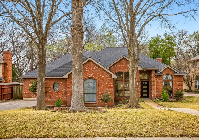 Photo 3 of Single family home for sale at 822 Longmeadow Ct, De Soto, TX 75115 | MLS# 21194929 | Listing updated on 2026-09-14