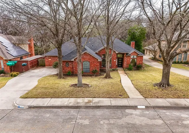 Photo 4 of Single family home for sale at 822 Longmeadow Ct, De Soto, TX 75115 | MLS# 21194929 | Listing updated on 2026-09-14