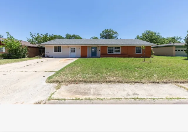 Photo 1 of Sale Pending at 2549 Madison Ave, Abilene, TX 79601 | MLS# 21210003 | Listing updated on 2026-09-12