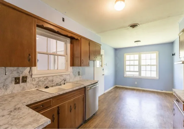 Photo 3 of Sale Pending at 2549 Madison Ave, Abilene, TX 79601 | MLS# 21210003 | Listing updated on 2026-09-12