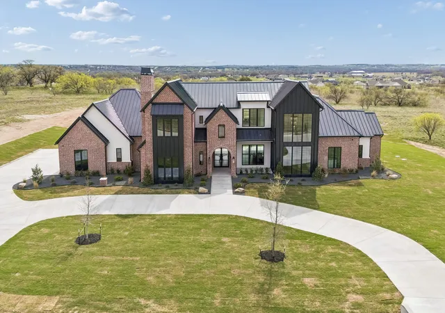Photo 2 of Single family home for sale at 2016 Verona Dr, Weatherford, TX 76087 | MLS# 21209354 | Listing updated on 2026-09-09