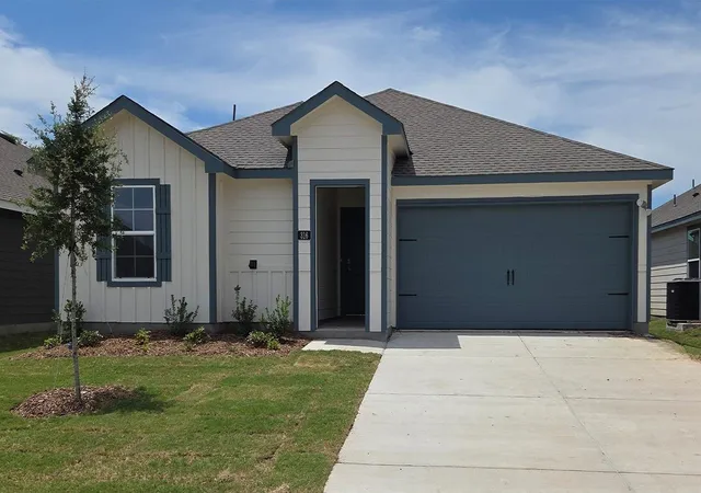Photo 1 of Sale Pending at 316 Whispering Pine Dr, Royse City, TX 75189 | MLS# 21210767 | Listing updated on 2026-09-08