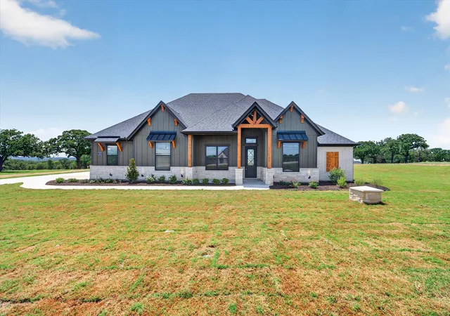Photo 1 of Sale Pending at 118 Guynell Rdg, Decatur, TX 76234 | MLS# 21211035 | Listing updated on 2026-09-10