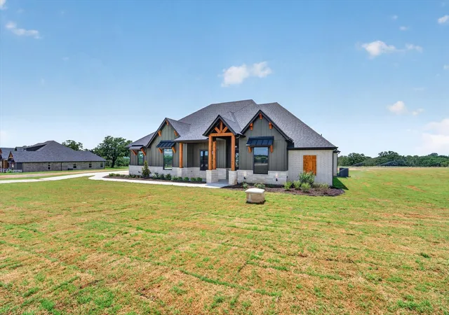Photo 2 of Sale Pending at 118 Guynell Rdg, Decatur, TX 76234 | MLS# 21211035 | Listing updated on 2026-09-10
