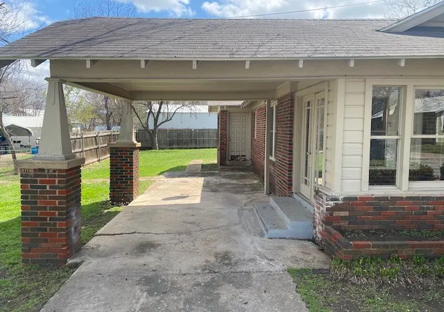 Photo 3 of Single family home for sale at 708 Prater St, Brownwood, TX 76801 | MLS# 21211005 | Listing updated on 2026-10-07