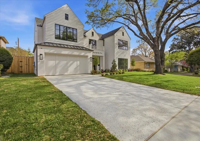Photo 3 of Mansion for sale at 6804 Santa Maria Ln, Dallas, TX 75214 | MLS# 21187064 | Listing updated on 2026-09-14