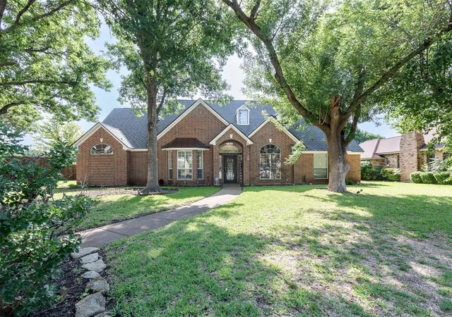 Photo 2 of Single family home for sale at 910 Kings Ct, Duncanville, TX 75137 | MLS# 21208812 | Listing updated on 2026-09-30