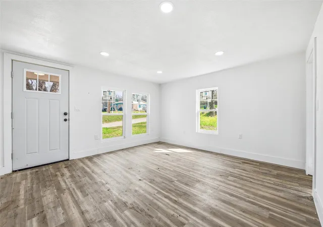 Photo 3 of Single family home for sale at 613 Bryan St, Weatherford, TX 76086 | MLS# 21189811 | Listing updated on 2026-09-14