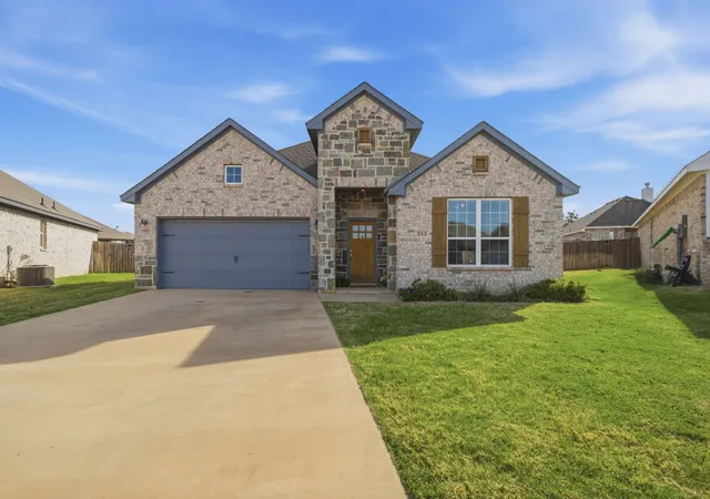 Photo 4 of Single family home for sale at 315 Bronco Dr, Pilot Point, TX 76258 | MLS# 21210509 | Listing updated on 2026-09-11