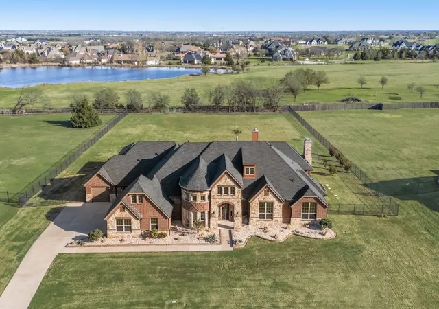 Photo 1 of Single family home for sale at 721 Kensington Dr, Rockwall, TX 75032 | MLS# 21210412 | Listing updated on 2026-09-08