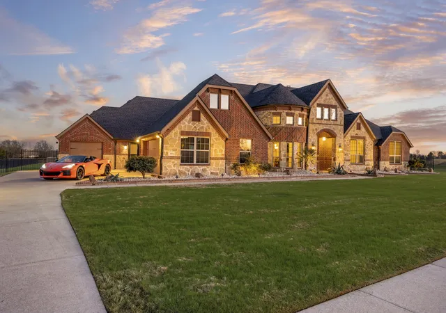 Photo 3 of Single family home for sale at 721 Kensington Dr, Rockwall, TX 75032 | MLS# 21210412 | Listing updated on 2026-09-08