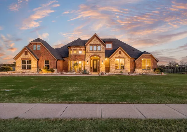 Photo 4 of Single family home for sale at 721 Kensington Dr, Rockwall, TX 75032 | MLS# 21210412 | Listing updated on 2026-09-08