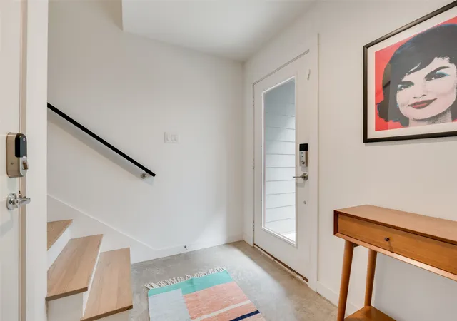 Photo 2 of Condo for sale at 4705 Bryan St #302, Dallas, TX 75204 | MLS# 21211892 | Listing updated on 2026-08-01