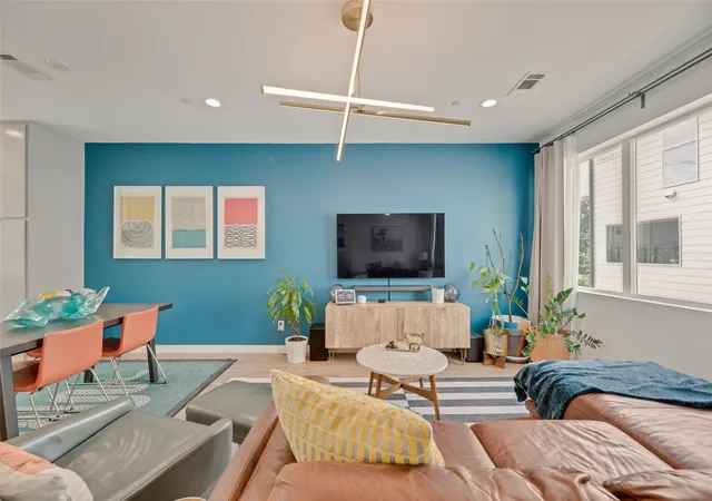 Photo 3 of Condo for sale at 4705 Bryan St #302, Dallas, TX 75204 | MLS# 21211892 | Listing updated on 2026-08-01