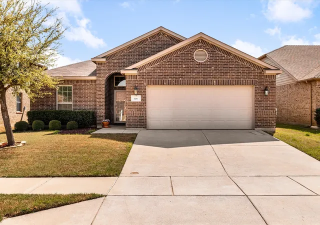 Photo 1 of Single family home for sale at 209 Emerald Creek Dr, Fort Worth, TX 76131 | MLS# 21206601 | Listing updated on 2026-09-12