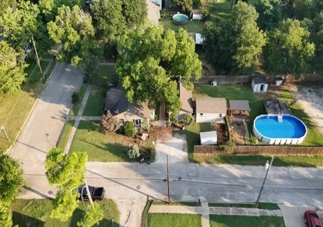 Photo 2 of Single family home for sale at 104 Dixon St, Cleburne, TX 76033 | MLS# 21212111 | Listing updated on 2026-09-14