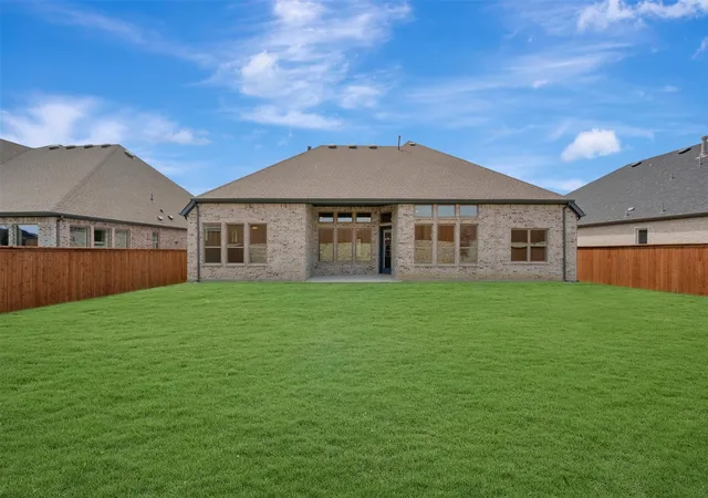 Photo 2 of Single family home for sale at 1324 Castello Dr, Rockwall, TX 75087 | MLS# 21212343 | Listing updated on 2026-09-10
