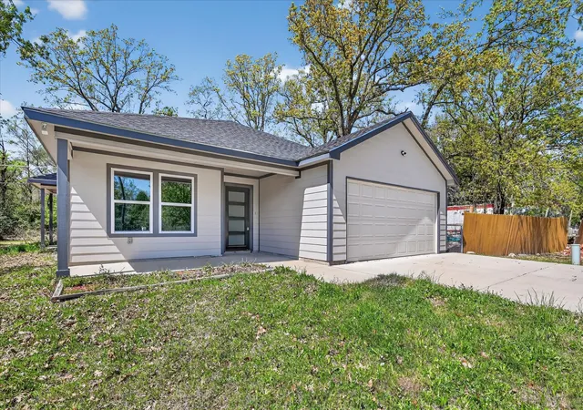 Photo 2 of Sale Pending at 8591 Double Bridge Rd, Mabank, TX 75156 | MLS# 21212369 | Listing updated on 2026-09-15