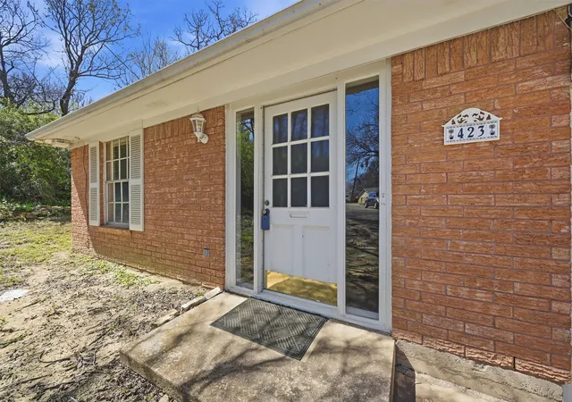 Photo 2 of House for sale at 421 & 423 N Carl St, Sherman, TX 75092 | MLS# 21211900 | Listing updated on 2026-09-29