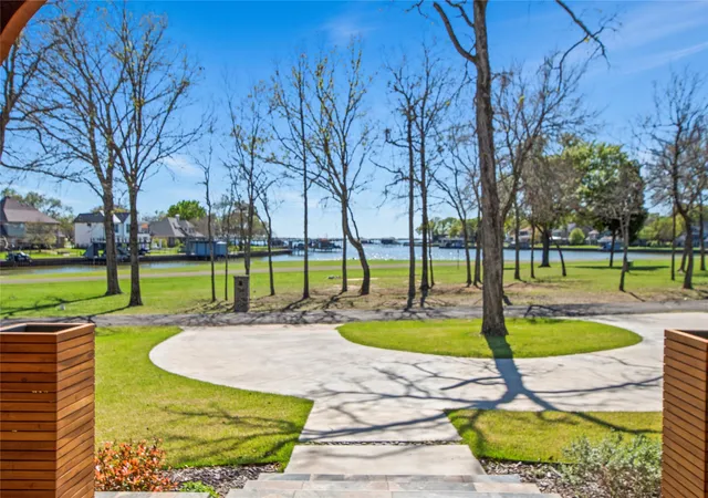 Photo 3 of Sale Pending at 148 Hilton Head Island Dr, Mabank, TX 75156 | MLS# 21207064 | Listing updated on 2026-09-25