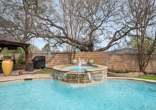 Photo 3 of Single family home for sale at 2703 Katherine Ct, Dwg, TX 76016 | MLS# 21209755 | Listing updated on 2026-09-13