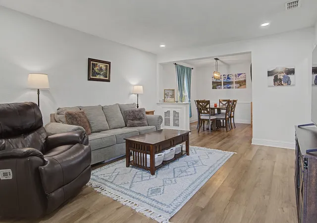 Photo 4 of Single family home for sale at 307 S Lindale Ln, Richardson, TX 75080 | MLS# 21211258 | Listing updated on 2026-09-11