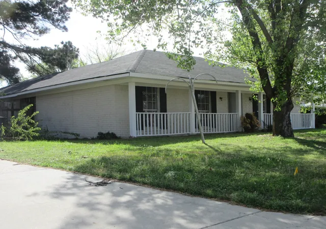 Photo 2 of Single family home for sale at 7215 Marseille Dr, Shreveport, LA 71108 | MLS# 21212890 | Listing updated on 2026-09-08
