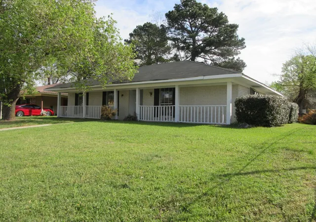 Photo 3 of Single family home for sale at 7215 Marseille Dr, Shreveport, LA 71108 | MLS# 21212890 | Listing updated on 2026-09-08